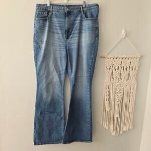 EUC Old Navy Super High Rise FLARE Jeans Secret Smooth Pockets Plus Size 18